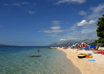 Unique sandy shores with pine forests and luxury hotels