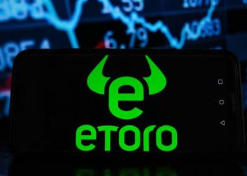 Trading with Etoro broker review and technology
