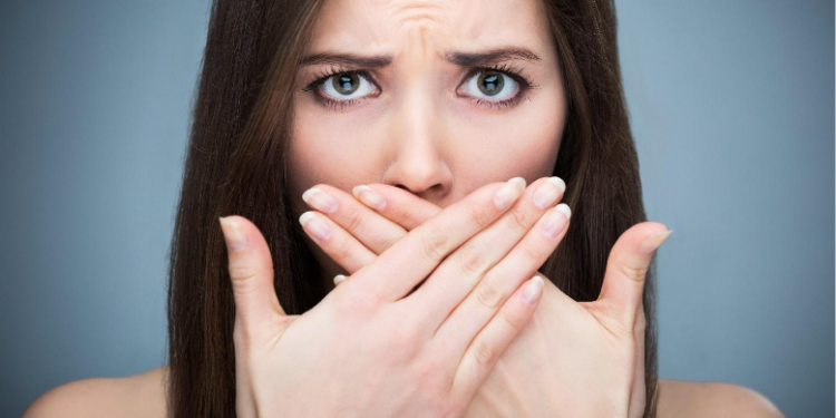 Bad breath: causes, solutions, and the role of dental implants