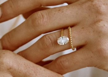 Oval Yellow Gold Rings Dazzle Among London Brides