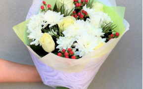 Environmental Impact: Eco-Friendly Christmas Flower Choices