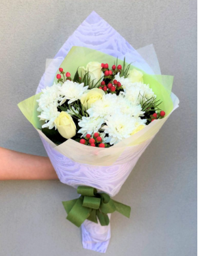 Environmental Impact: Eco-Friendly Christmas Flower Choices