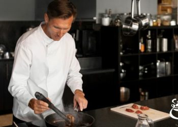 How Families Are Saving Time by Booking a Personal Cook at Home