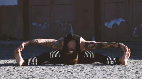 Why More Men Are Wearing Leggings for Yoga